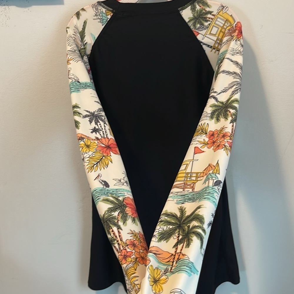 🏖️NWOT BODY GLOVE RASH GUARD🏄‍♀️ - Picture 2 of 3